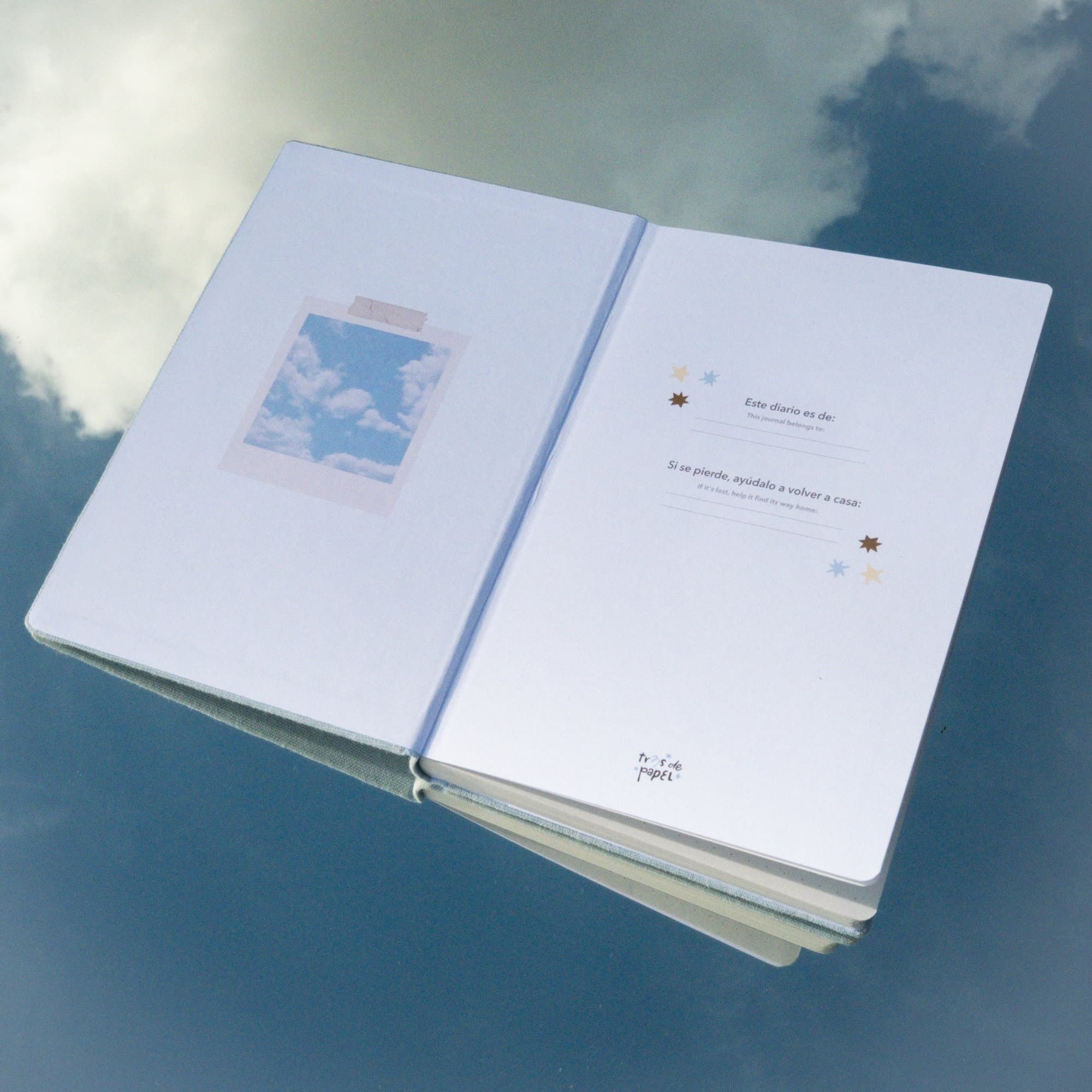 The Trazos de cielo journal opened, showing its illustrated endpapers.