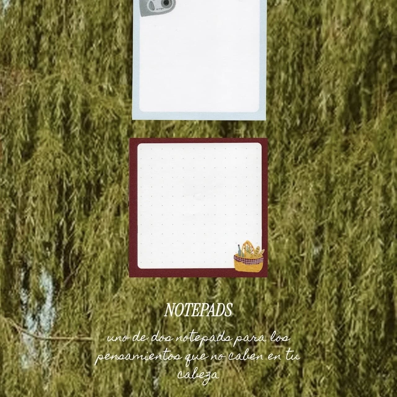 Los notepads del kit The Whimsy Archive, uno liso y uno punteado.